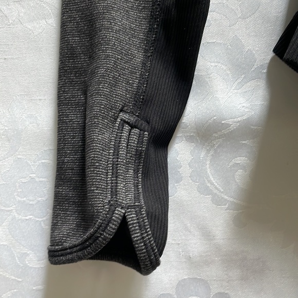 Lululemon long sleeve top extra soft material reversible black/black grey Sz S - Picture 4 of 9